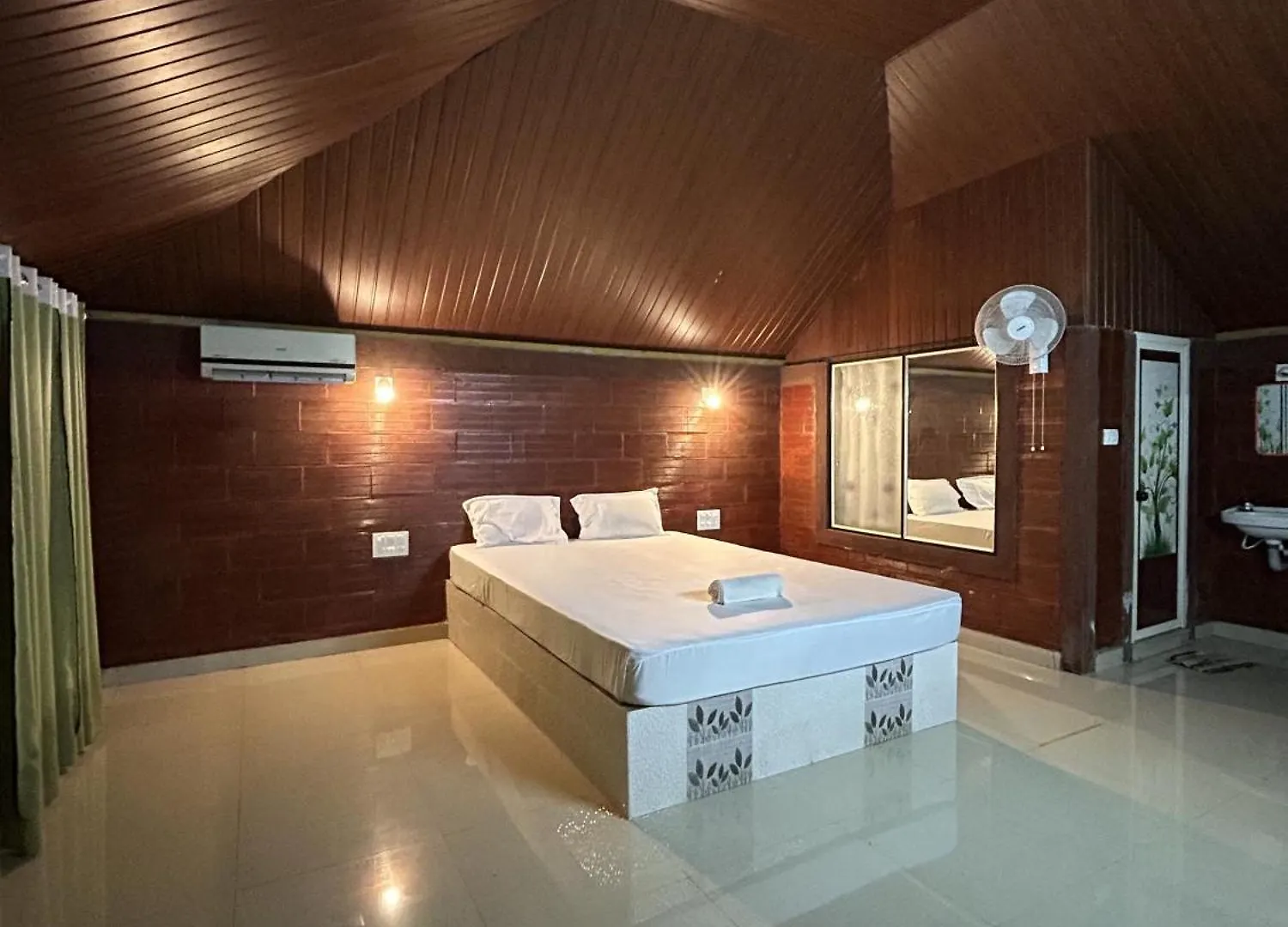 Misty Night Jungle Side Resort Pulpally India