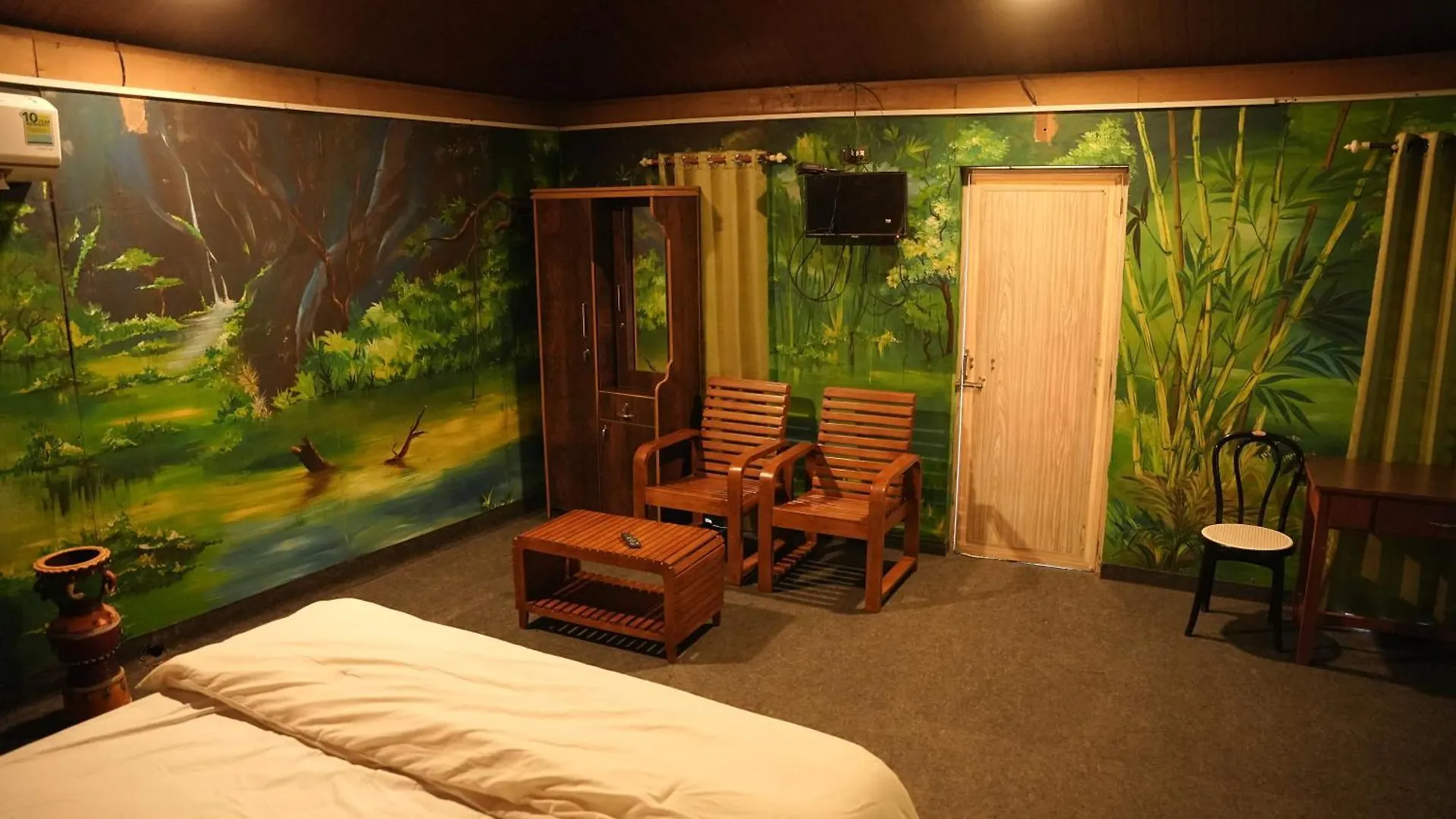 Misty Night Jungle Side Resort Pulpally Guest house