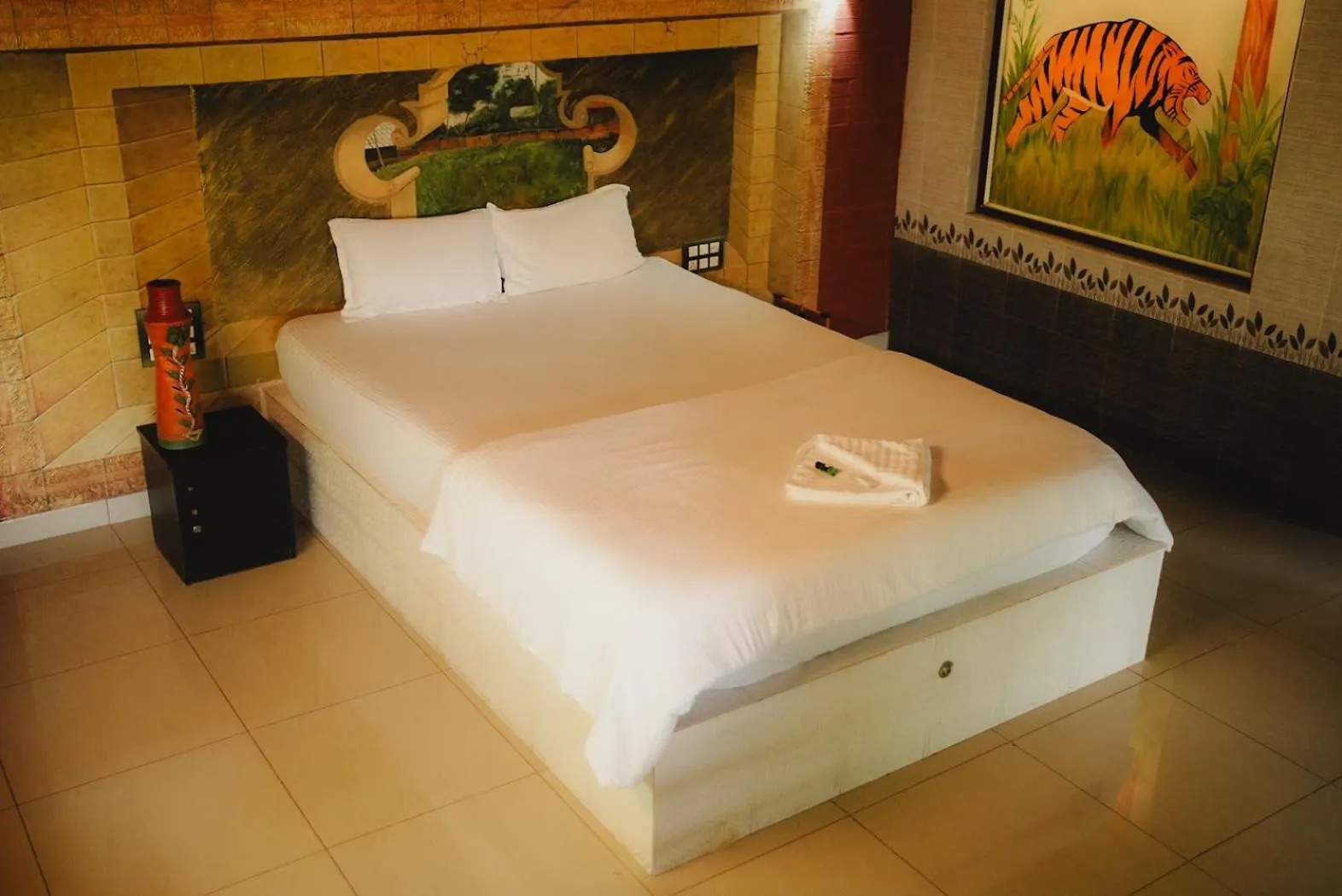 Misty Night Jungle Side Resort Pulpally Guest house